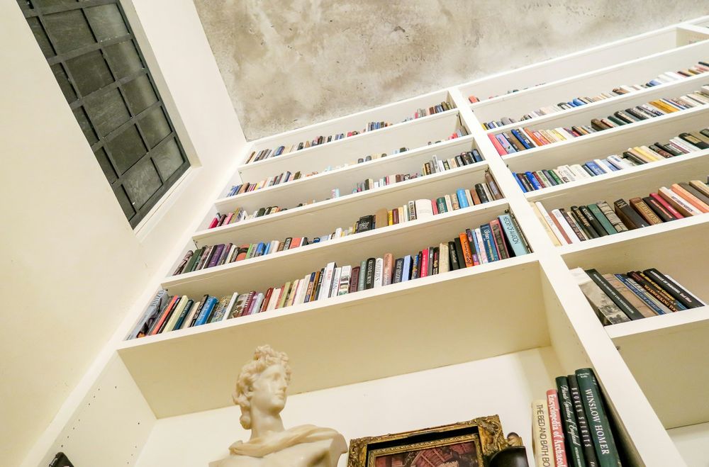 Gli italiani preferiscono i libri cartacei: i dati sulle abitudini di lettura