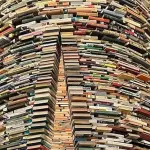 La Torre di Libri di Praga: l'opera d'arte con oltre 8000 volumi