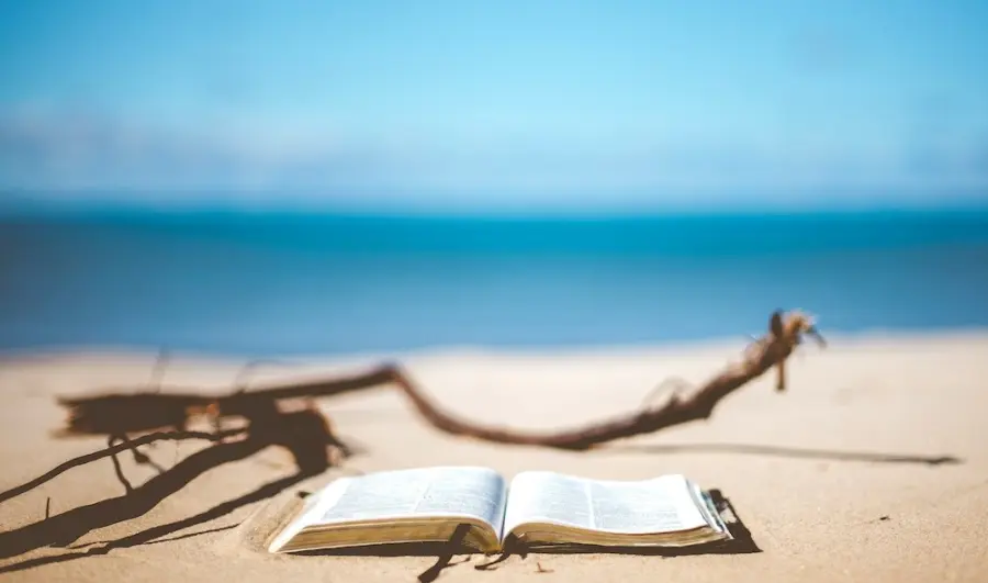 I 3 libri da leggere dopo la fine della scuola: storie per riflettere