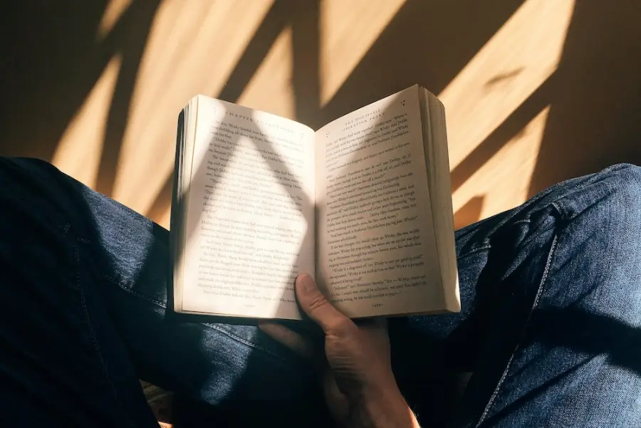 5 libri da leggere per evadere dall'ansia e dalle pressioni della vita quotidiana