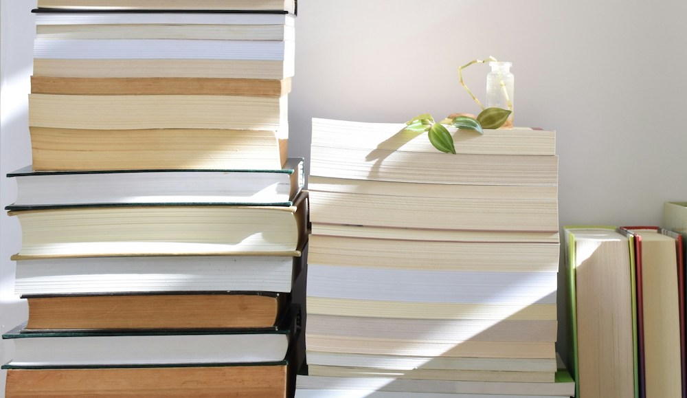 Migliaia di libri congelati nei frigoriferi: la strategia per salvarli dal fango dopo l'alluvione