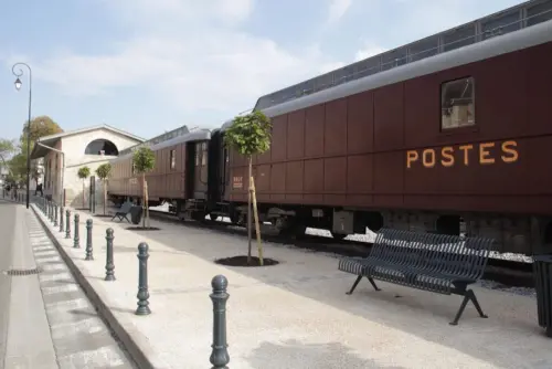 La Caverne aux Livres: la libreria in Francia sul treno non più utilizzato