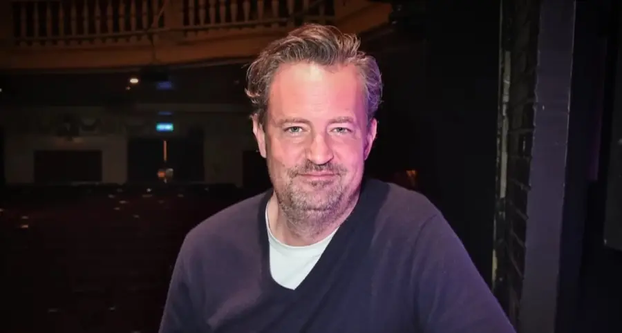 Matthew Perry: Una Vita di Successo e il Suo Contributo Indimenticabile a 'Friends'