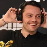La Felicità al Principio: Il Debutto Letterario di Tiziano Ferro