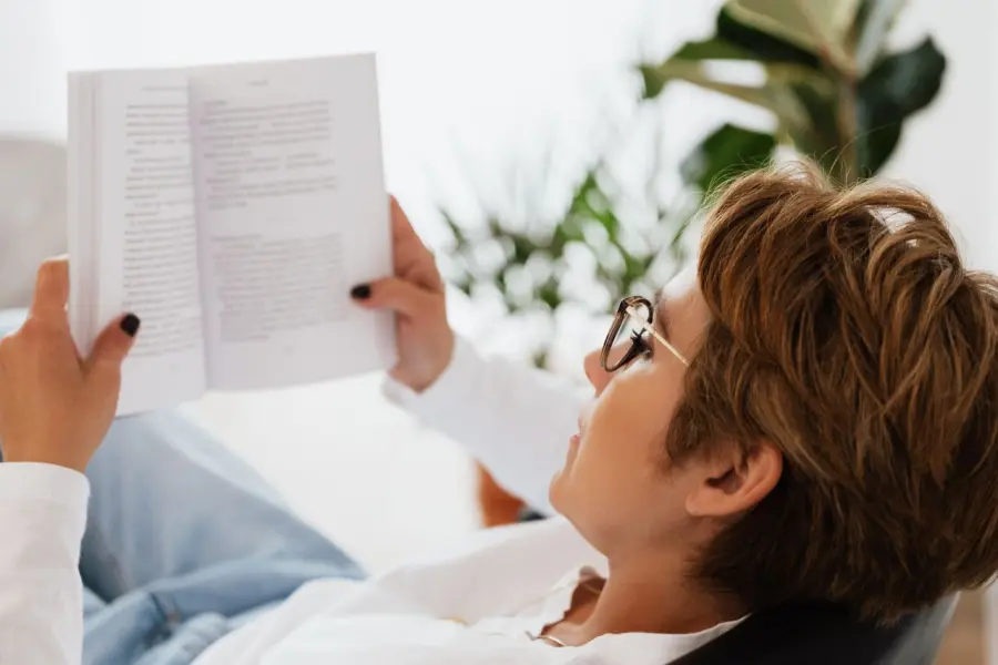 Leggere per uscire dalla propria routine: quando un libro apre una porta sul mondo